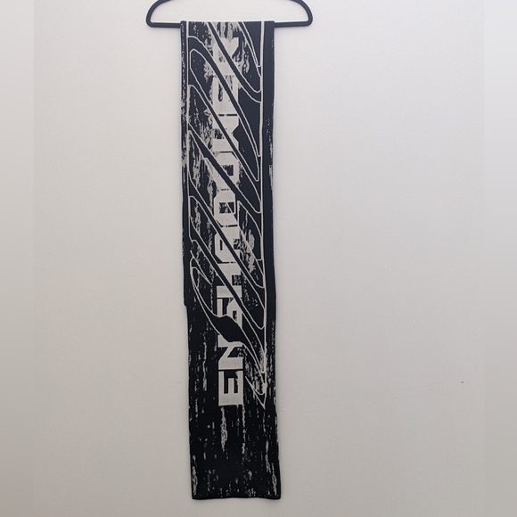 ENSHADOWER Knit Scarf Graphic - Picture 3 of 5